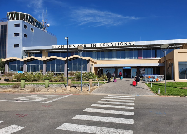布隆方丹布拉姆-费舍尔国际机场