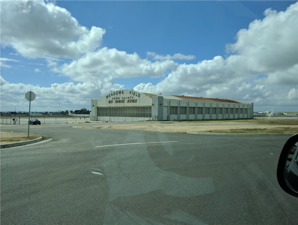 贝克斯菲尔德-米多斯菲尔德机场