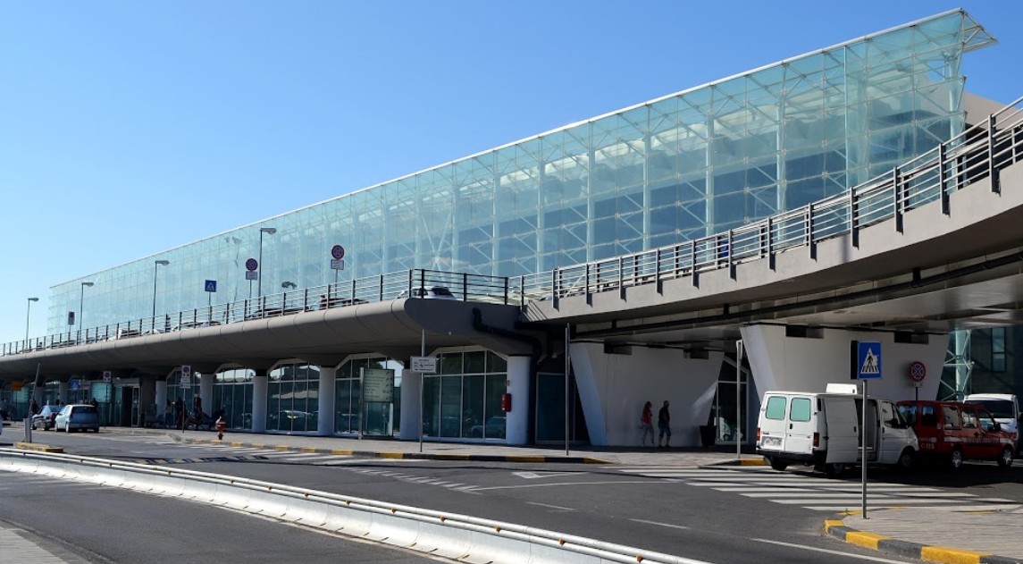 卡塔尼亚丰塔纳罗萨机场 文森佐·贝里尼机场