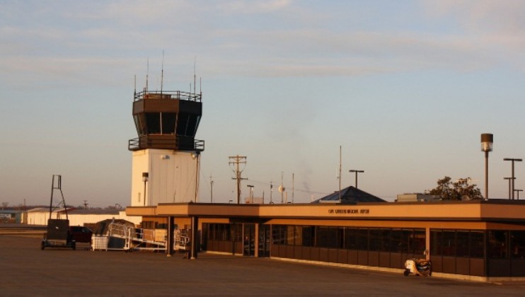 开普吉拉多地区机场