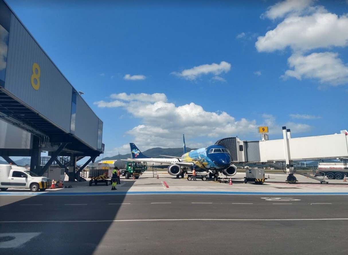弗卢里亚诺波利斯-埃尔西利·乌鲁兹国际机场