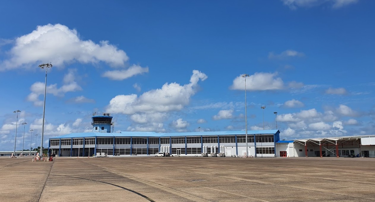 帕拉马里博约翰·阿道夫·彭格尔国际机场