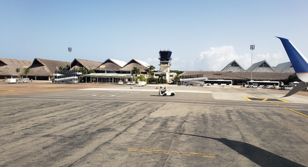 蓬塔卡纳机场