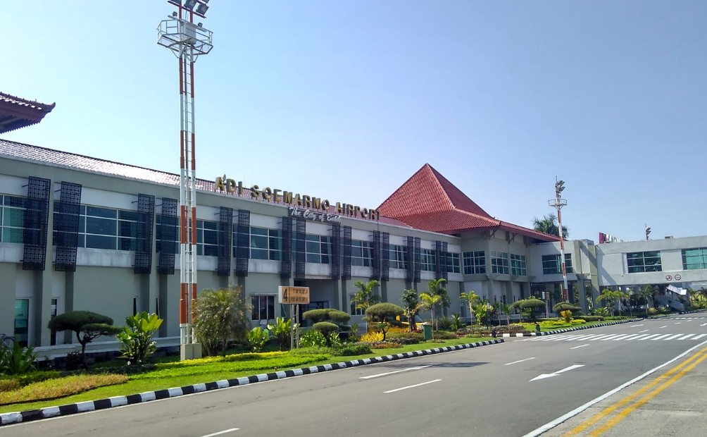 梭罗阿迪苏曼莫国际机场