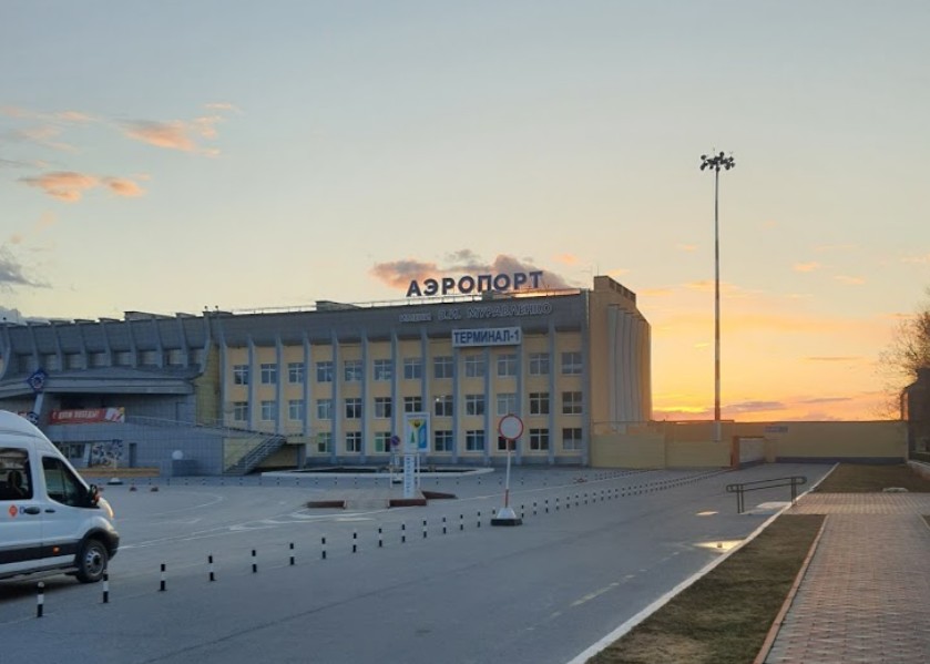 下瓦尔托夫斯克机场